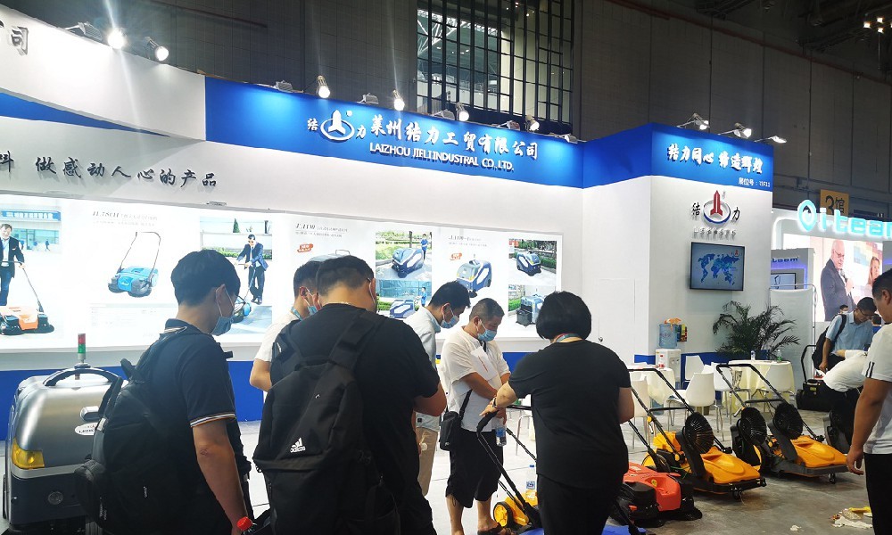 莱州结力新型扫地机在上海博览会深受青睐